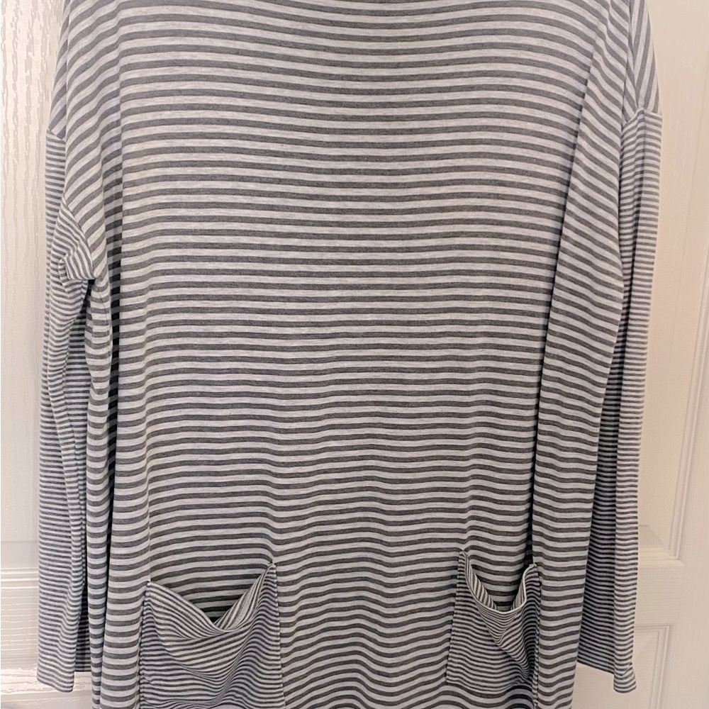 J JILL TUNIC Women Extra Large Strip Grey white with Pockets Soft Knit